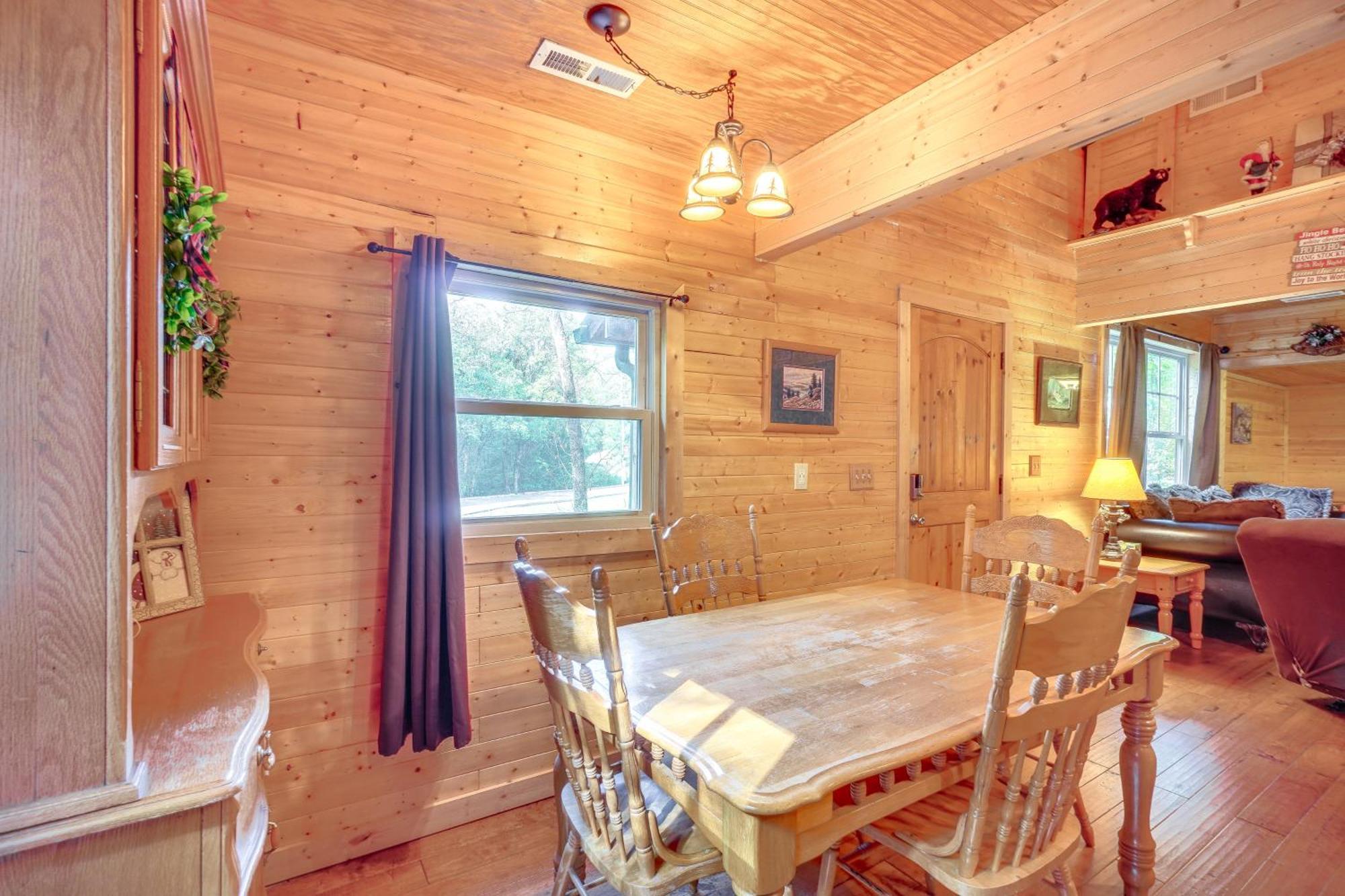 Just Fur Relaxin Sevierville Cabin With Hot Tub! Extérieur photo