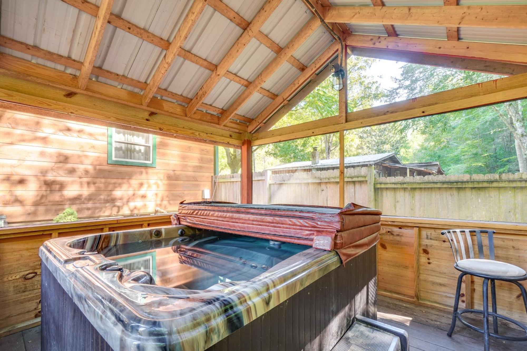 Just Fur Relaxin Sevierville Cabin With Hot Tub! Extérieur photo
